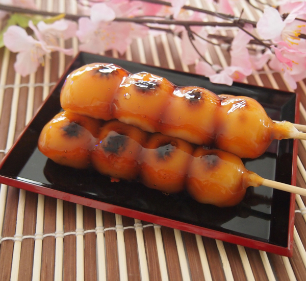 Novità del mese: Mitarashi dango, dessert tradizionale giapponese